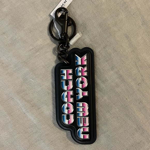 Coach 80s Retro New York Key Fob - Picture 6 of 6